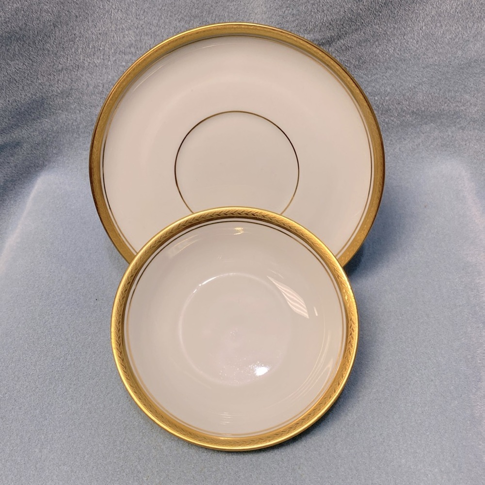 HUTSCHENREUTHER SELB BAVARIA GOLD ENCRUSTED GOLD IVY LEAF BERRY BOWL AND SAUCER